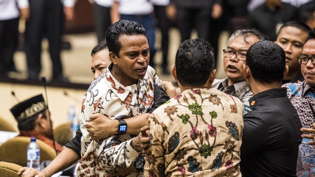 Ketua DPD Irman Gusman berkata, komunikasi antarangggota DPD secara perlahan membaik. Sebanyak 40 anggota DPD sebelumnya terbitkan mosi tak percaya padanya.
