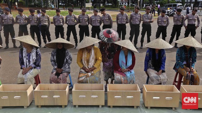 Penolakan terhadap pembangunan pabrik semen merupakan harga mati. Sebab hal itu berkaitan dengan kehidupan warga di kawasan Pegunungan Kendeng.