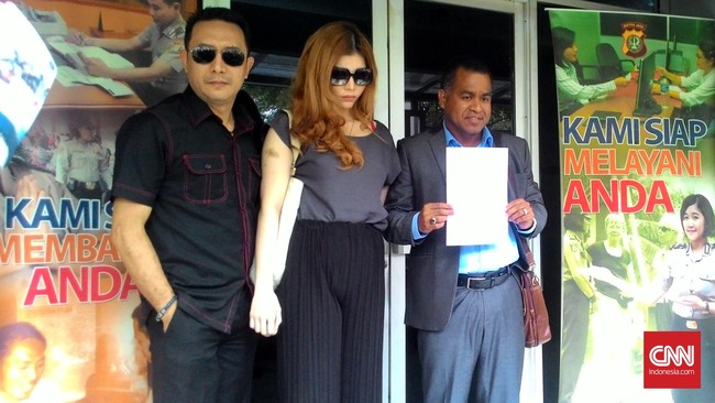 Cindy diduga mendapat perlakuan tak menyenangkan dari TJD, General Manager sebuah perusahaan otomotif di Karawang, Jawa Barat pada 8 April lalu.