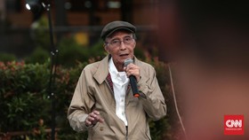 img-title Sapardi Djoko Damono dan Hari Lahir yang Dirayakan Google Doodle