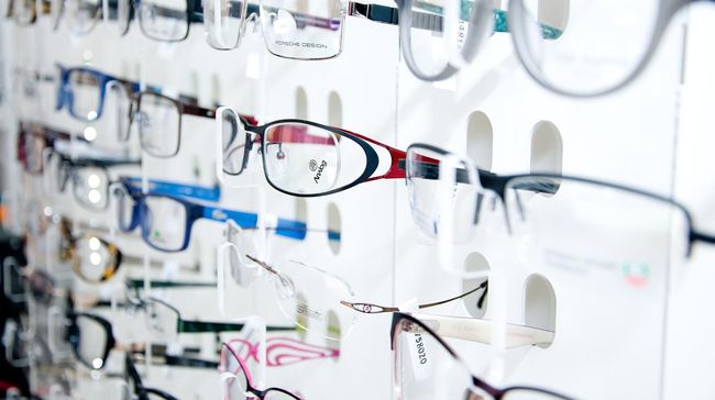 Dalam 20 detik, gangguan penglihatan seperti mata minus, plus, atau silinder bisa diatasi lewat metode terbaru dari lasik.