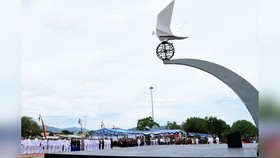 Jokowi Sahkan Monumen Merpati Perdamaian di Padang