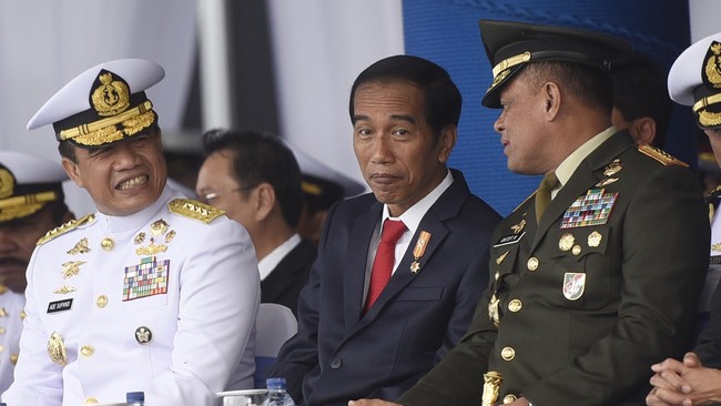 Agus merupakan purnawirawan Angkatan Darat yang pernah menjabat sebagai Kepala Staf Teritorial Tentara Nasional Indonesia.