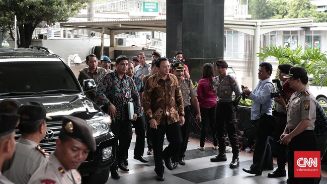 “KPK sudah pernah audit investigasi ya kan? Sekarang saya ingin tahu KPK mau tanya apa, orang jelas BPK-nya ngaco begitu kok," kata Ahok.
