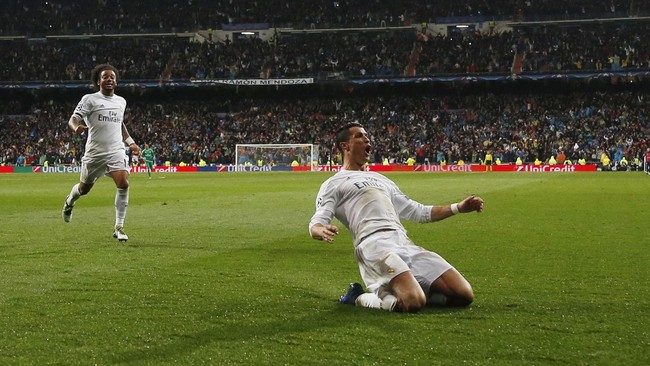 Megabintang Real Madrid Cristiano Ronaldo dikabarkan telah bertolak ke Paris untuk menemui petinggi klub Parist Saint-Germain, Nasser Al-Khelaifi.