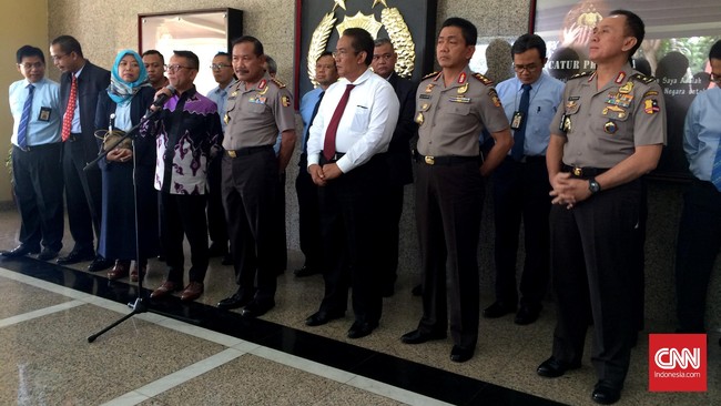 Kepolisian mengamankan 10 orang terkait kasus pembunuhan dua petugas pajak di Sumatera Utara.