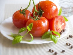 Tomat Itu Buah atau Sayur? Ini Fakta Menurut Sains
