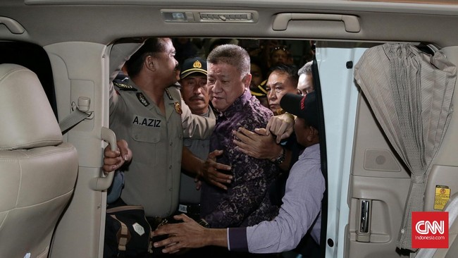 Sunny dan Aguan adalah saksi perkara suap reklamasi yang dicegah ke luar negeri untuk dimintai keterangannya.