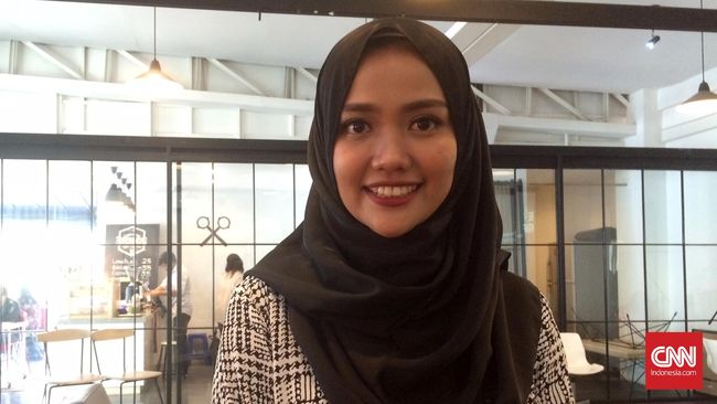 Muslim Indonesia lebih ekspresif, ada ruang untuk komunikasi. Yang bercadar dapat hang-out dengan yang berbusana muslim kontemporer.