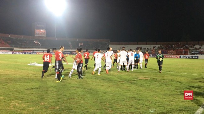Bali United berencana mendatangkan Paris Saint-Germain (PSG) dan salah satu klub Australia sebagai lawan uji coba menjelang kompetisi 2017.