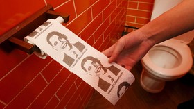 Barack Obama jadi Tisu Toilet di Kafe Bertema Vladimir Putin
