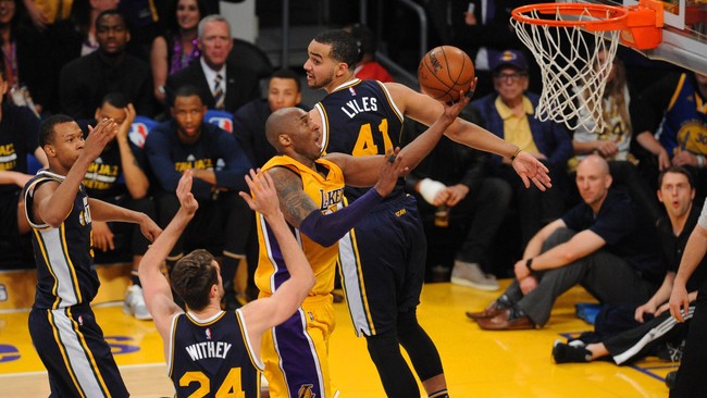 Kobe Bryant mencatatkan rekor di partai terakhirnya sebagai pebasket profesional. Ia kini menjadi pemain tertua sepanjang sejarah NBA yang mencetak 60 poin.