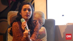 Raisa Memikat Dengan Kebaya Modern di Pesta Pertunangannya