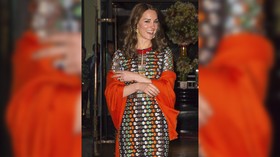 Drew B dan Kate Middleton 'Bergaun Kembar' di Hari yang Sama