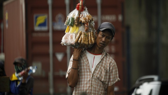 Pemerintah akan membantu membebaskan biaya uang muka, yang dipatok 30 persen dari harga rumah dengan memberi subsidi 25 persen.