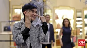 Ada Sepatu Rancangan Rinaldy di Video Musik Katy Perry