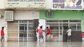Pekerjaan Baru Warga Saudi, Jadi Tukang hingga Penyapu Jalan