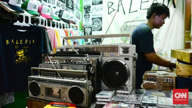 Setiap rilisan fisik, dalam bentuk piringan hitam atau kaset, akan diubah menjadi format digital.