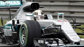 Hamilton Raih Pole Position, Rio Start ke-19