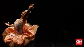 Memaknai Liuk Lampai dan Kerja Keras Balerina