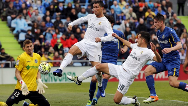 Real Madrid berhasil menang atas Getafe dan terus memberikan tekanan kepada Barcelona dan Atletico Madrid di papan klasemen.