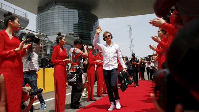 Dalam balapan yang penuh insiden, Nico Rosberg merebut gelar juara ketiganya musim ini dan kini memimpin klasemen dengan nyaman.