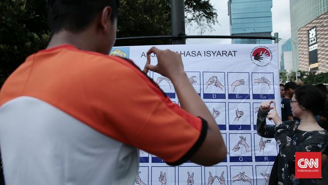 Sikap Menteri Sosial, Tri Rismaharini alias Risma memaksa tunarungu untuk berbicara dikaitkan dengan fenomena audisme. Apa itu audisme?