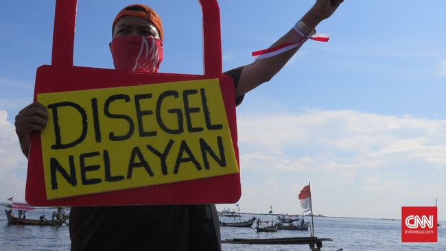 Akademisi: Reklamasi Jakarta untuk Siapa? Alih-alih ingin meminimalisasi laju penurunan muka tanah, integrasi tanggul raksasa dengan reklamasi 17 pulau malah dipertanyakan para akademisi.