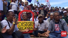 Tolak Reklamasi, Ratusan Nelayan Segel Pulau G