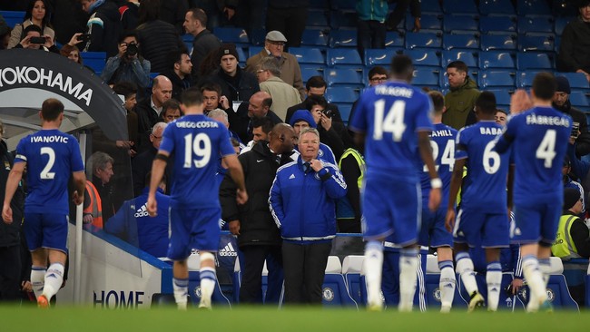 Guus Hiddink bisa saja bertahan di Chelsea musim depan meskipun Antonio Conte mengisi posisi sebagai manajer The Blues.