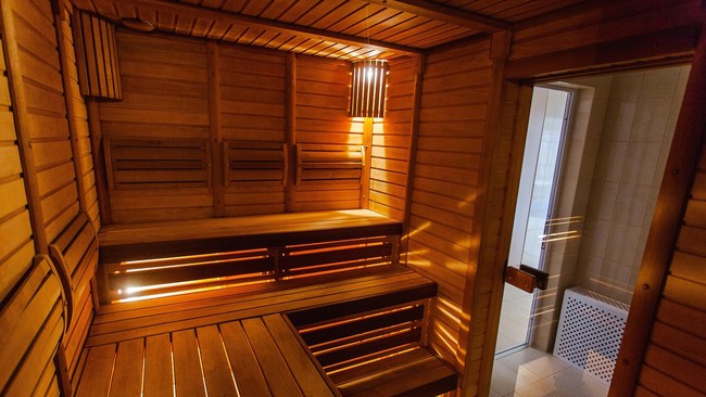 Pasangan suami istri di Jepang ditemukan tewas terjebak di dalam ruangan sauna usai gedung tersebut kebakaran.