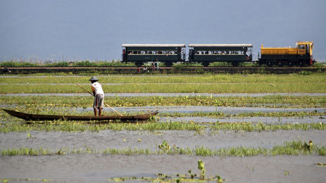 Pemkab Bondowoso dan PT KAI akan memanfaatkan jalur kereta lama yang sudah tidak aktif sebagai jalur kereta wisata baru.