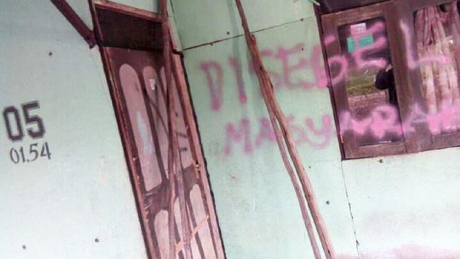 Petambak diusir dari rumah mereka sendiri setelah mengadukan perusahaan ke Kementerian Ketenagakerjaan.