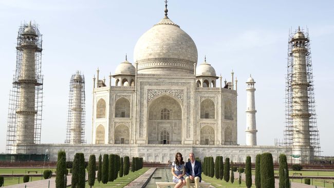 Tak sempat mengucap apapun tentang sejarah Putri Diana di Taj Mahal, William hanya mengungkapkan kekagumannya dapat mengunjungi bangunan megah itu.