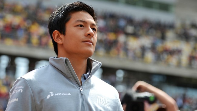 Meski didepak dari posisi pebalap utama Manor Racing, pihak Rio Haryanto menerima tawaran sebagai pebalap cadangan di tim asal Inggris tersebut.