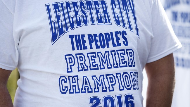 Malam ini, Stadion Old Trafford bisa saja menjadi saksi sejarah yaitu lahirnya juara baru Liga Primer Inggris, Leicester City.