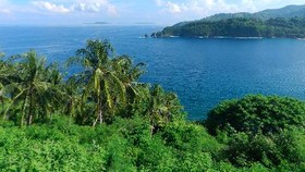 Menyusuri Gili Meno di Lombok Nusa Tenggara Barat.