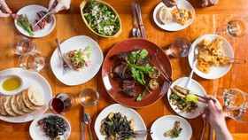 7 Tips Makan Malam Sehat Tanpa Takut Berat Badan Naik