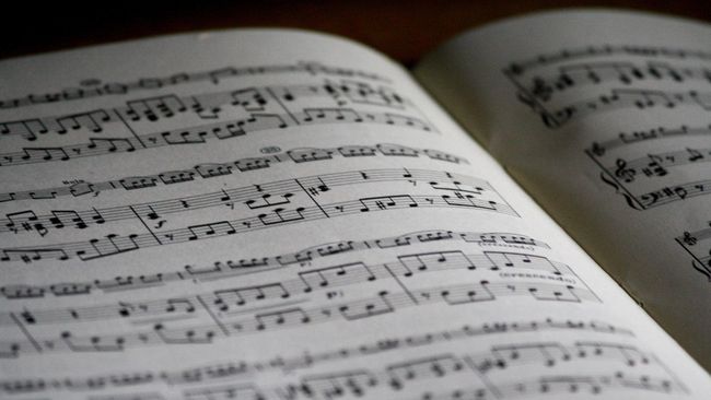 Penghargaan untuk mendiang Bubi Chen maestro jazz di pagelaran Jazz Bromo akhir pekan lalu dianugerahkan pada putra sulungnya, Howie Chen.