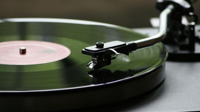 Penelitian terbaru menunjukkan mendengarkan musik di rumah dapat mengurangi rasa sakit dan kelelahan karena kanker.