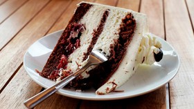 Magic Cake, Kue Tiga Lapis yang Mencuri Perhatian