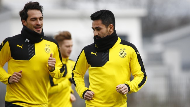 Sang agen sekaligus paman gelandang Borussia Dortmund, Ilkai Guendogan, tertangkap kamera melakukan pertemuan dengan Direktur Sepak Bola The Citizens.