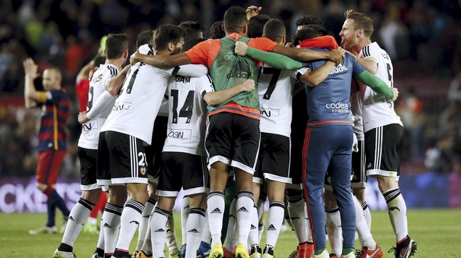Masa depan Pako Ayestaran di Mestalla sebagai pelatih utama terbuka lebar setelah mampu membawa Valencia menaklukkan Barcelona.
