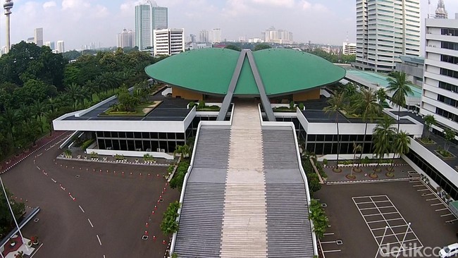 Sejumlah anggota DPR membantah ada kunjungan kerja fiktif anggota DPR lantaran pasti ada bukti untuk memastikan realisasi kunjungan tersebut.