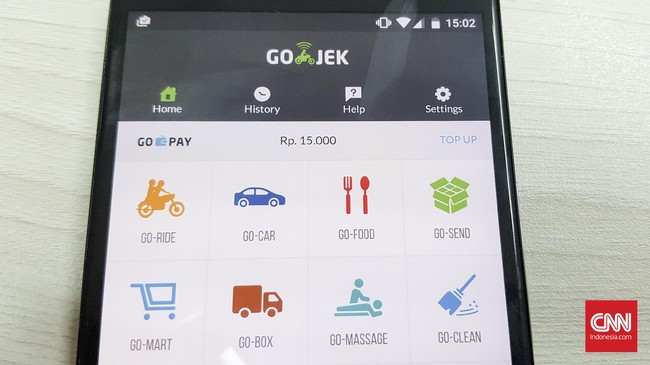 Melalui pembaruan aplikasi Gojek menanamkan fungsi Go-Car, jasa penyewaan mobil seperti Uber.