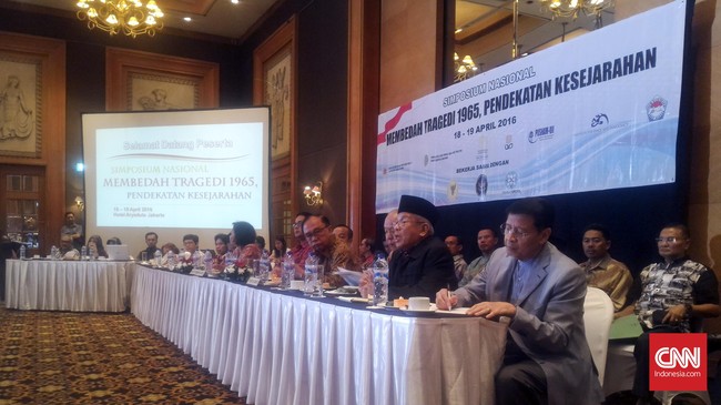 Simposium Nasional Membedah Tragedi 1965 memasuki hari kedua. Simposium antara lain akan membahas konstruksi bangunan ingatan atas peristiwa 1965.