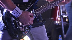 Cara Para 'Papa Rock N Roll' Berkawan dengan Anak