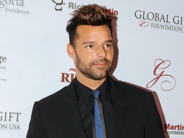 Lirik Lagu Livin La Vida Loca - Ricky Martin
