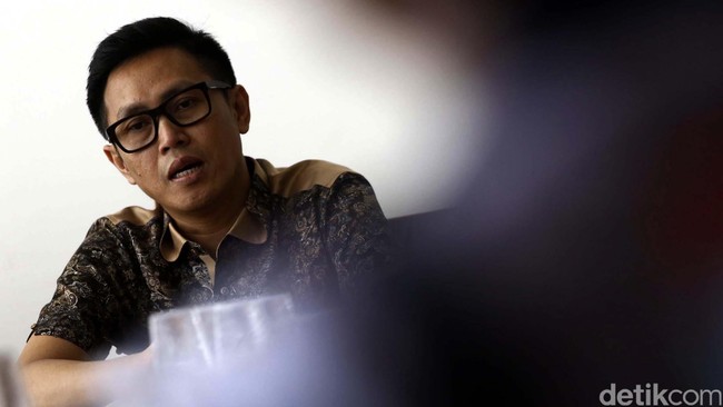 PAN mengaku masih mengkaji nama-nama yang beredar di masyarakat, termasuk Sandiaga Uno dan Tri Rismaharani untuk jadi lawan kuat Ahok.