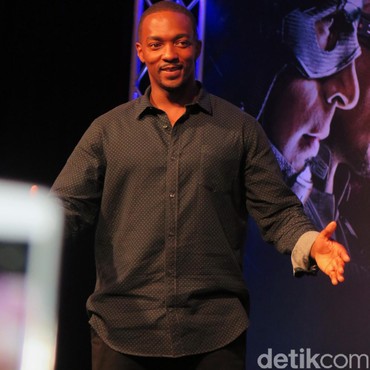 Anthony Mackie Curhat Ingin Dibuatkan Kisah Cinta dengan Black Widow